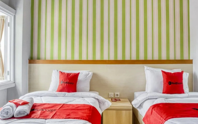 RedDoorz near Sindu Kusuma Edupark 2
