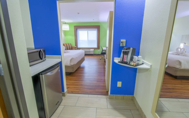 Holiday Inn Express & Suites Raymondville by IHG