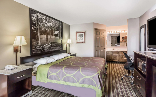 Super 8 by Wyndham Clinton
