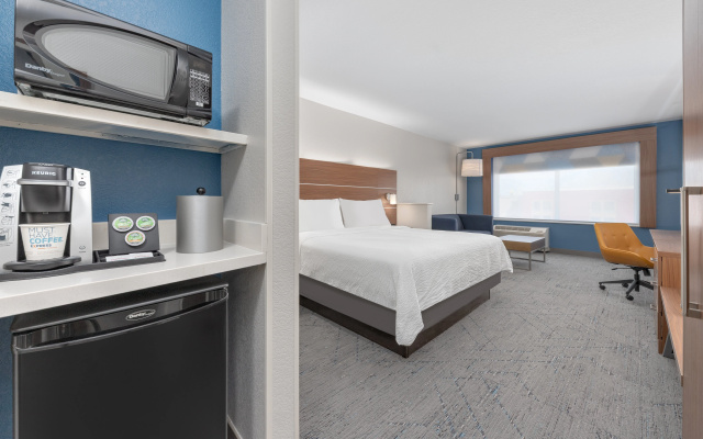 Holiday Inn Express & Suites Moore by IHG