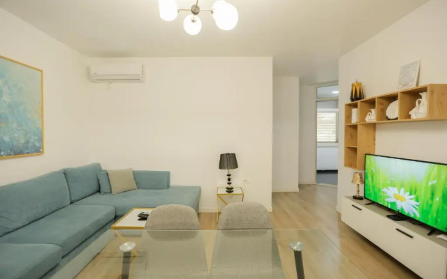 Miku Apartment-Premium 2BD At Wilson Squear