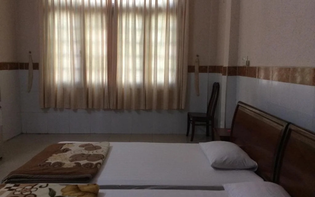 Hoan Cau Hotel