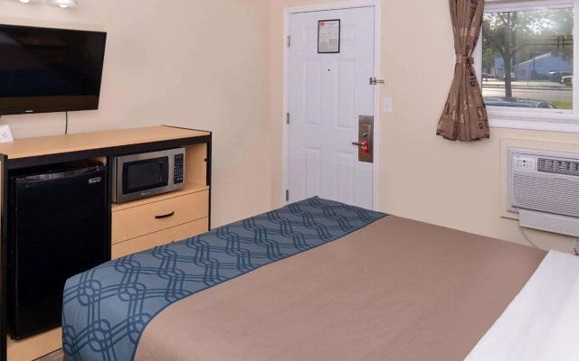 Econo Lodge Rochester I-90 & I-390