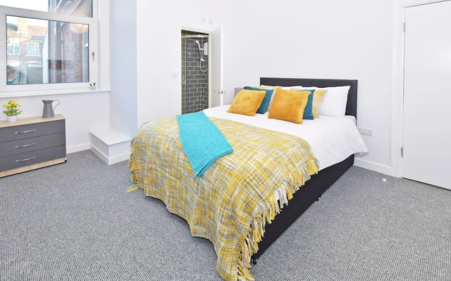 Townhouse @ 272 Walthall Street Crewe