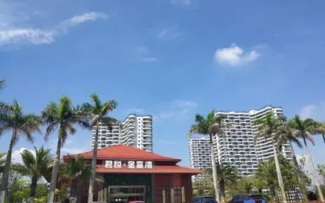 Dongshan Nuan. Island Design Seaview Beautiful Suites