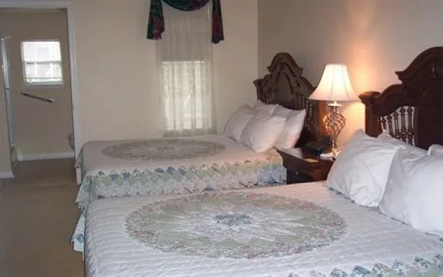 Magnolia Plantation Hotel