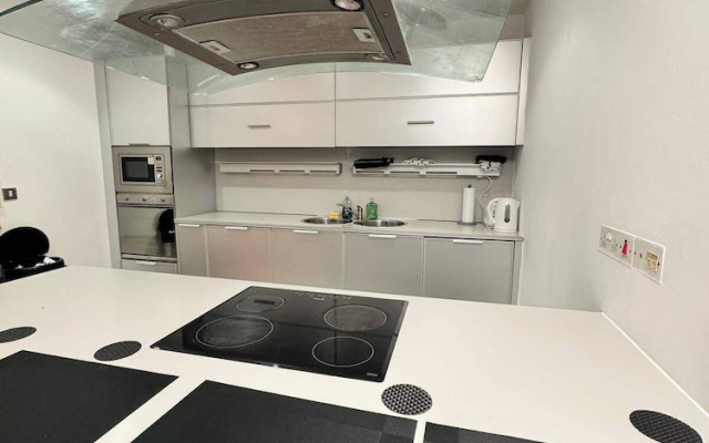 2 Bedrooms - Sleeps 4 - Parking - Petok