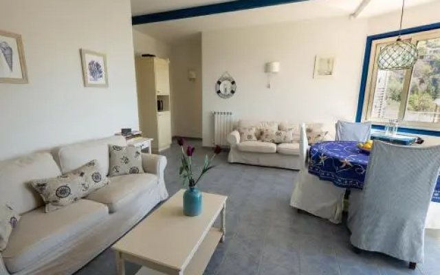 Taormina Isola Bella Apartment - Taormina Holidays