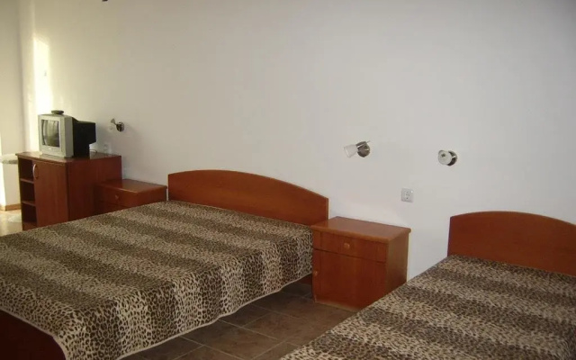 Tzonevi Guest House