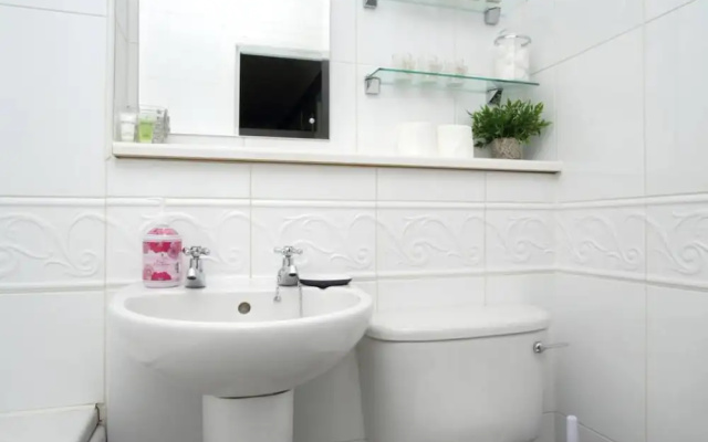 2 Bedroom Flat With Garage Parking