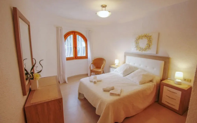 Alldo - hill side with private pool in Moraira