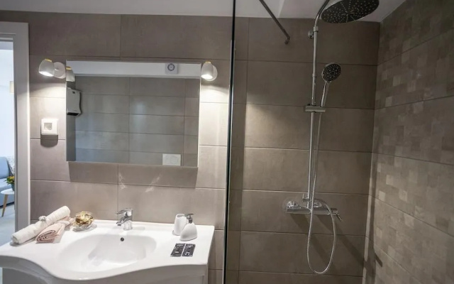 Attalos luxury flat Psyrri square