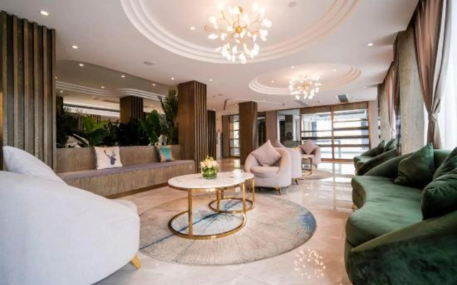 Huiyue Hotel (Guangzhou Baiyun Station Julong Subway Station Branch)