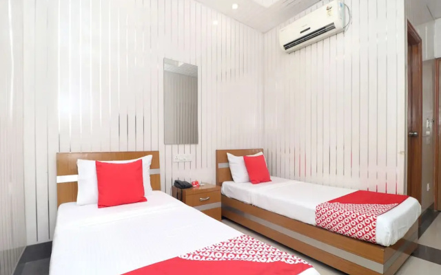 OYO 14533 Hotel Mohan