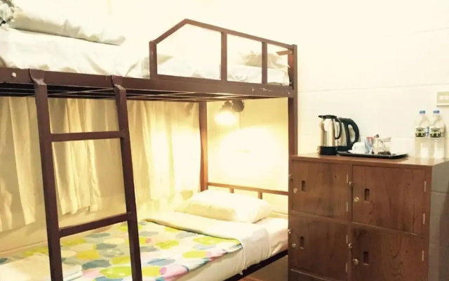 Mr. Charles Guest House - Hostel