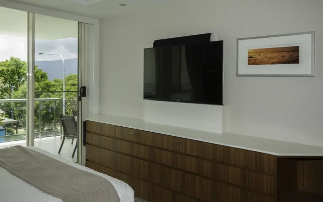 Waters Edge Apartment