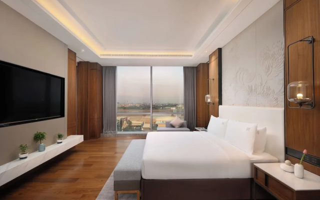Crowne Plaza Phnom Penh by IHG