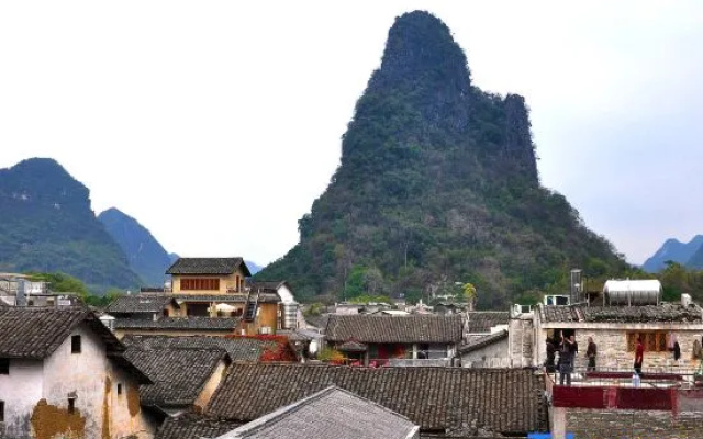 Yijia Denghuo Lakeside Boutique Hotel