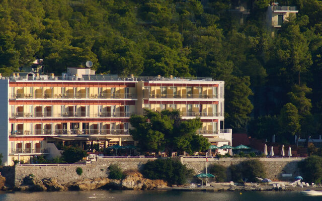 Отель Golden View Beach Hotel Греция, Порос - отзывы, цены и фото номеров - забронировать отель Golden View Beach Hotel онлайн вид на фасад
