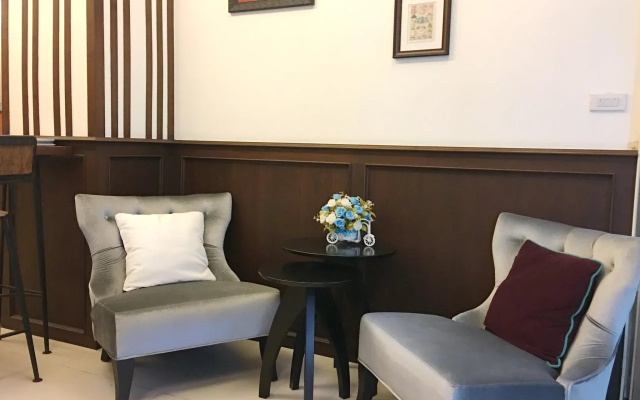 Egg Colony Hotel
