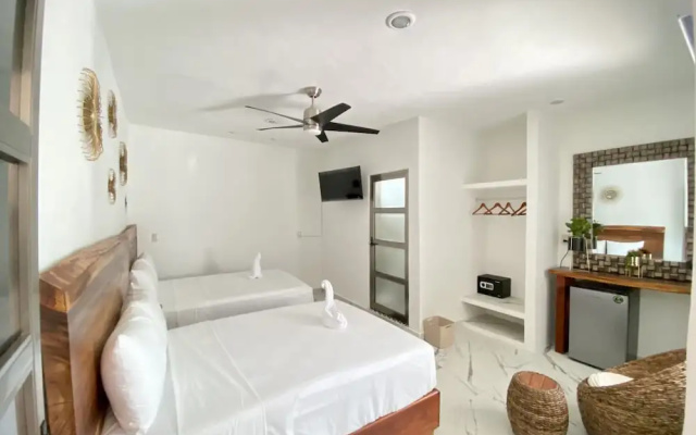 Hotel Naomi