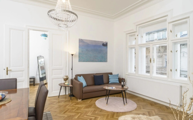 Senator Suite Stephansplatz by Welcome2Vienna