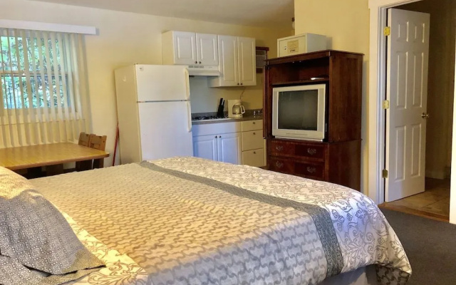 Boulder's Resort