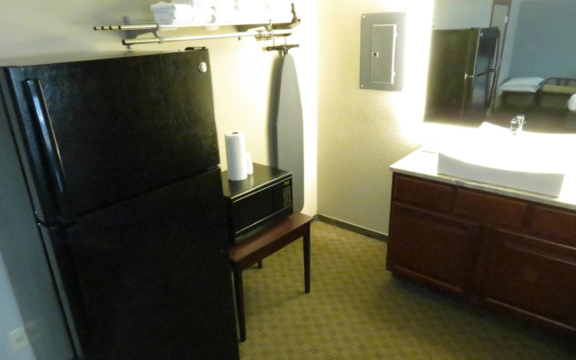 Edgewater Hotel and Suites