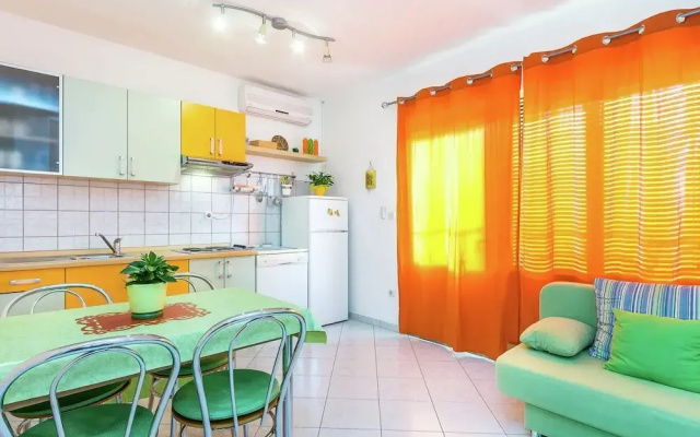 Inviting Apartment in Vinkuran near Sea