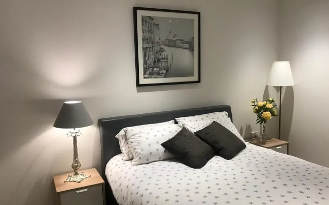 Kew Bridge Apartments