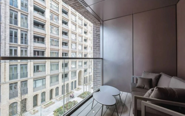 Elegant Two Bedroom Apartment With Winter Garden