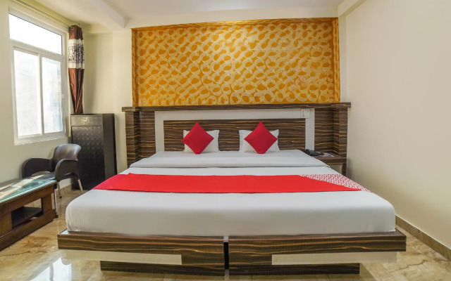 OYO 71947 Hotel Swaroop Retreat