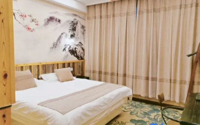 Jueshe Homestay (West Gate Scenic Spot)