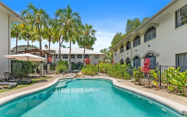 Palm Cove Studio Pools Spa Bar