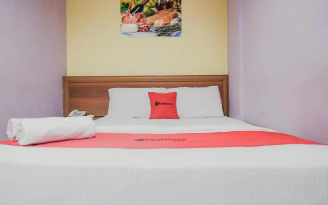 RedDoorz near Nagoya Hill Mall Batam 5