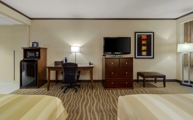 Best Western Premier Denham Inn & Suites
