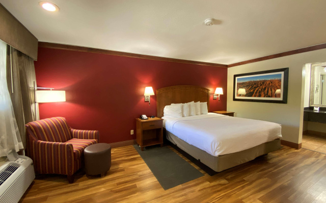 Best Western Plus Greenwell Inn