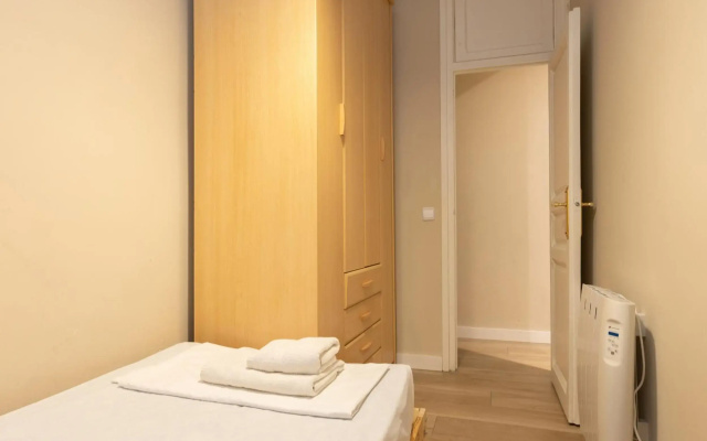 ApartEasy - Family 4-Bedroom Apartment