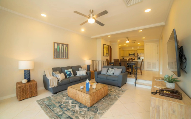 Renovated 3 bdr Colina with great views