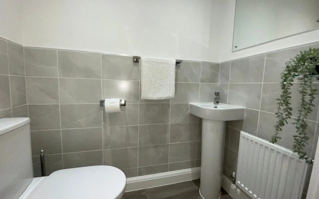 Family Home 5-bed House in Birmingham City Centre
