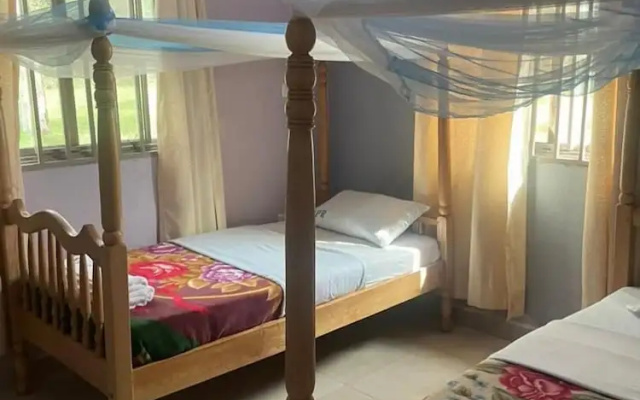 Pearl Gardens Beach Resort Kalangala
