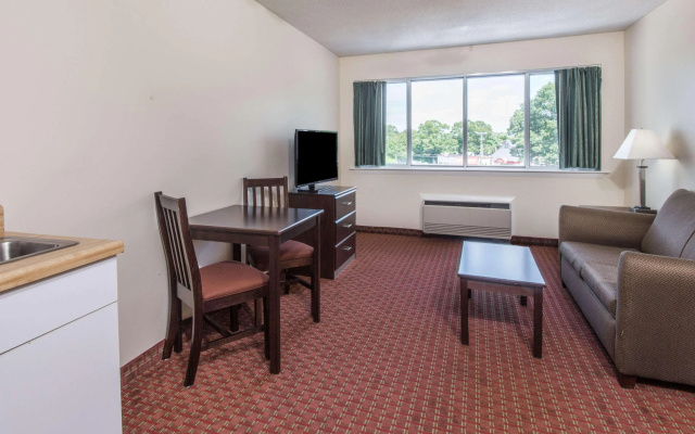 Days Inn & Suites Groton