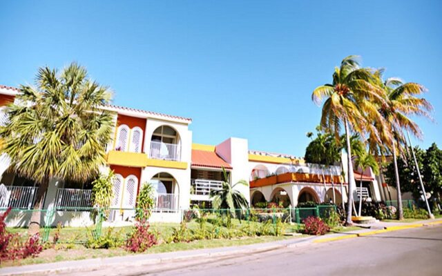 Отель Starfish Cuatro Palmas (ex Mercure) вид на фасад