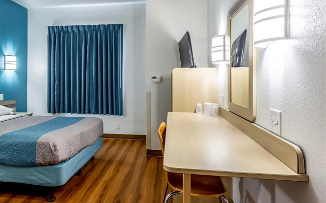Motel 6 St Louis South