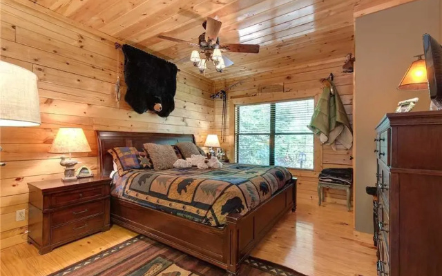 Stonebrook Lodge - Four Bedroom Cabin