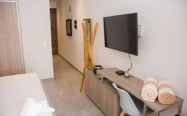 G012S-Esther Gallery Luxury Condo. The Jewel of downtown