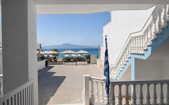 Messinian Aura-beachfront Escape in Mikra Mantinia