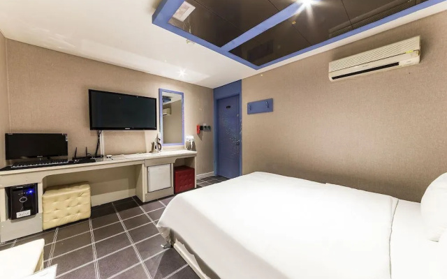 Hotel C&