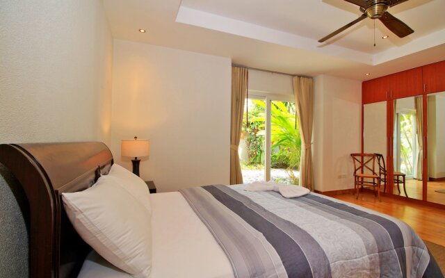 Отель Pattaya Sunset Villa 4 Bedroom Sleeps 8 комната для гостей