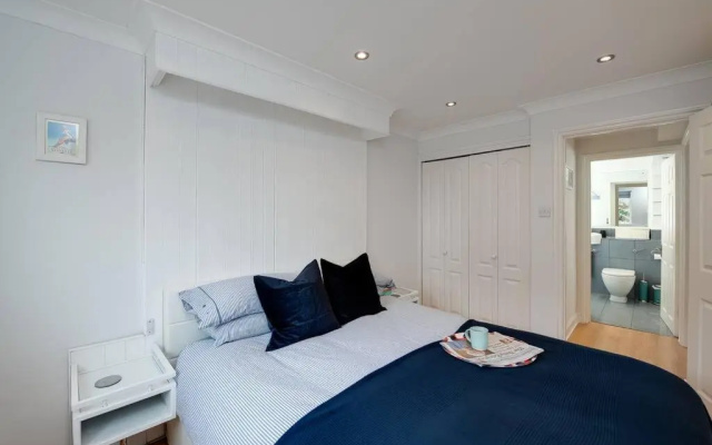 Cosy, nautical 2 bed, 5 mins stroll to Seafront